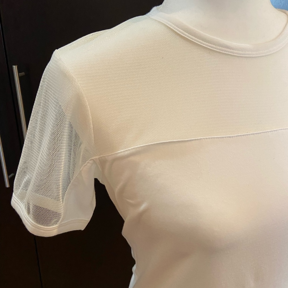 DKNY ladies white T Shirt. Size S